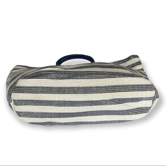 Large Lightweight Navy & Cream Tote - Picture 5 of 8